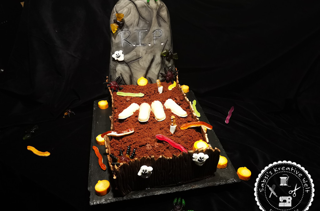 Halloween Kuchen – Grabstein Motivtorte